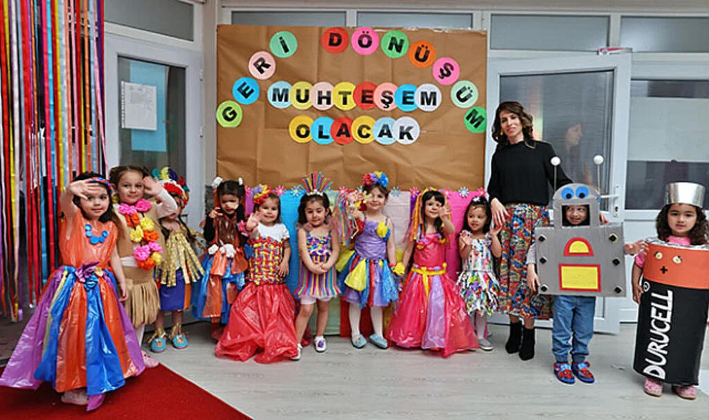 Samsun'da Anaokulu Öğrencilerinden Geri Dönüşüm Defilesi