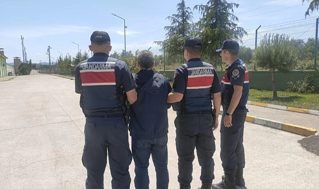 Samsun'da Aranan Şahıs Cenazede Yakalandı