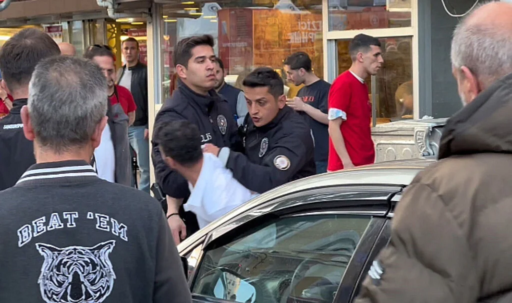 Samsun'da Kavga Ederken Yola Savrulan Şahıs, Ani Frenle Ölümden Kurtuldu!