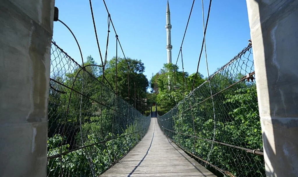 Samsun'da Mahalleye Yol Kolaylığı Sağlayan Asma Köprü, Turistlerin İlgi Odağı Haline Geldi