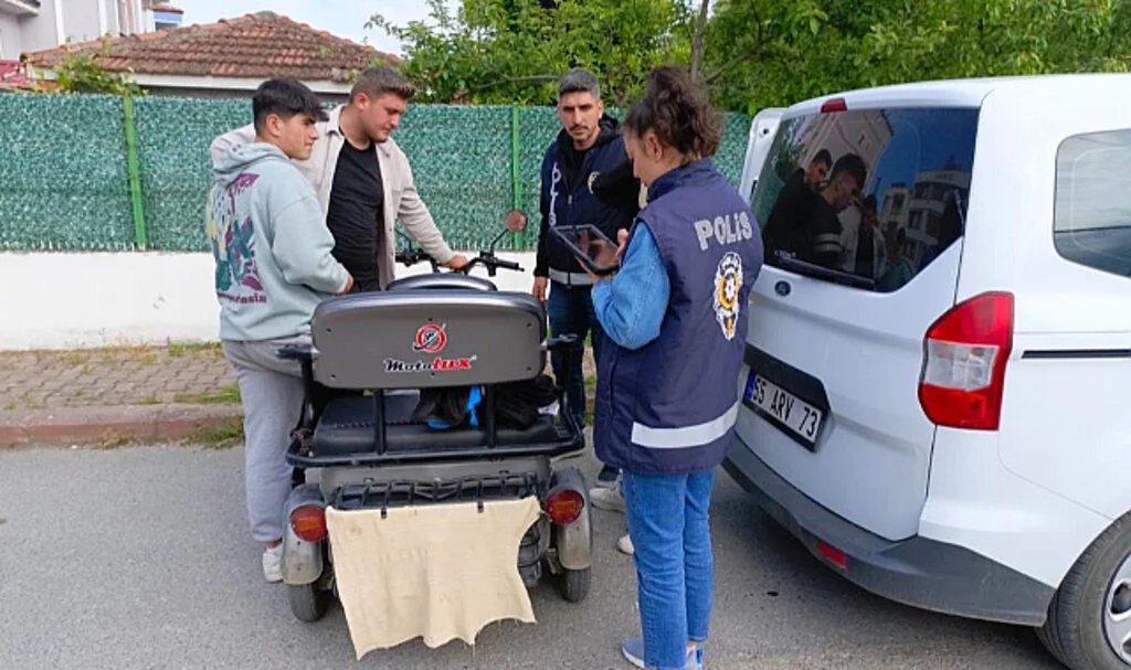 Samsun Polisi Okul Çevrelerini Denetliyor ve Toplumu Bilgilendiriyor