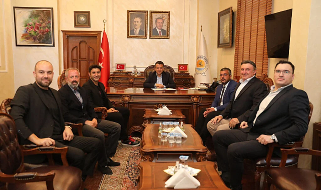 Samsun Tenis Kulübü'nden Samsun Büyükşehir Belediye Başkanı Doğan'a ziyaret