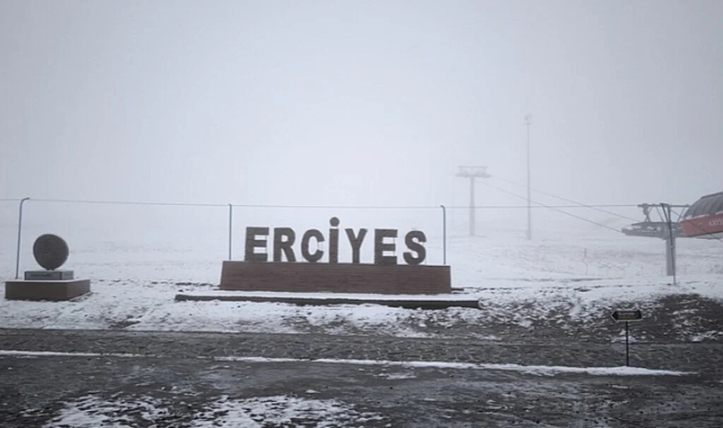 Şaşırtıcı Doğa Olayı: Mayıs Ayında Erciyes'e Kar Yağdı!