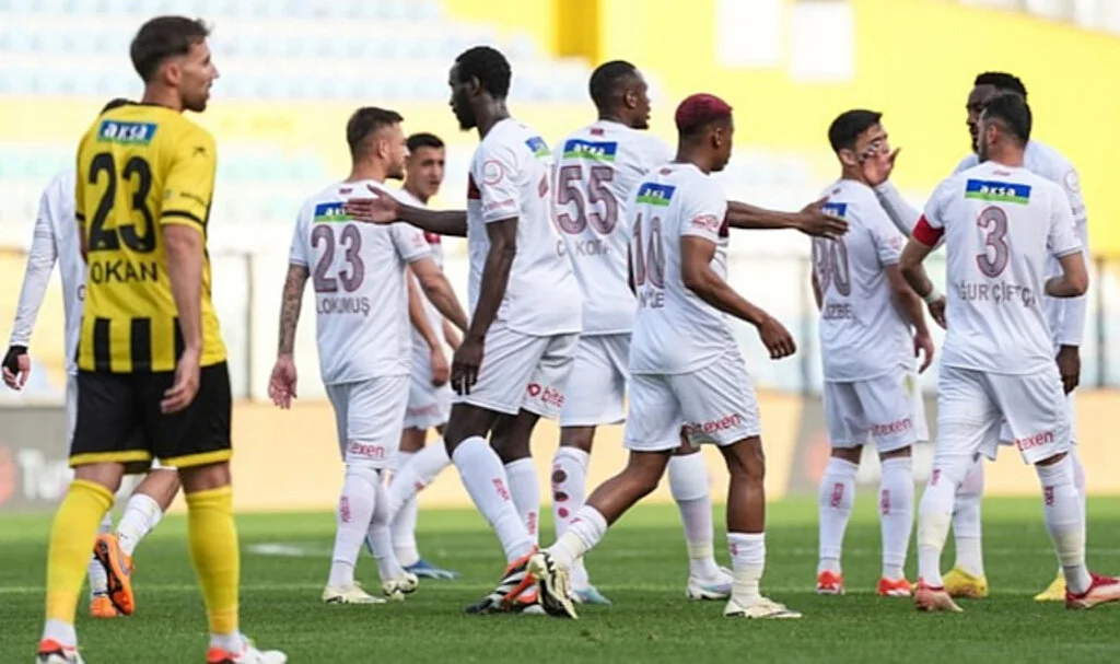 Sivasspor'dan İstanbul deplasmanından 3 golle 3 puan