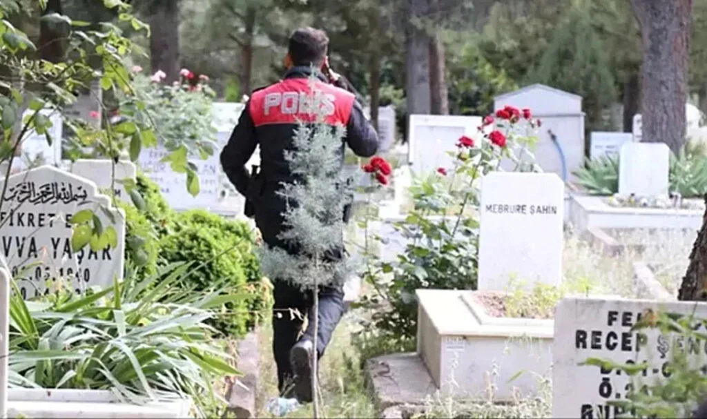 Şok Eden Olay! Çorum'da Yanlış Aileye Verilen Cenaze Mezardan Çıkarıldı