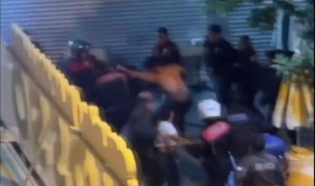 Suçlular İyice Azıttı: Polise Kafa Attı!
