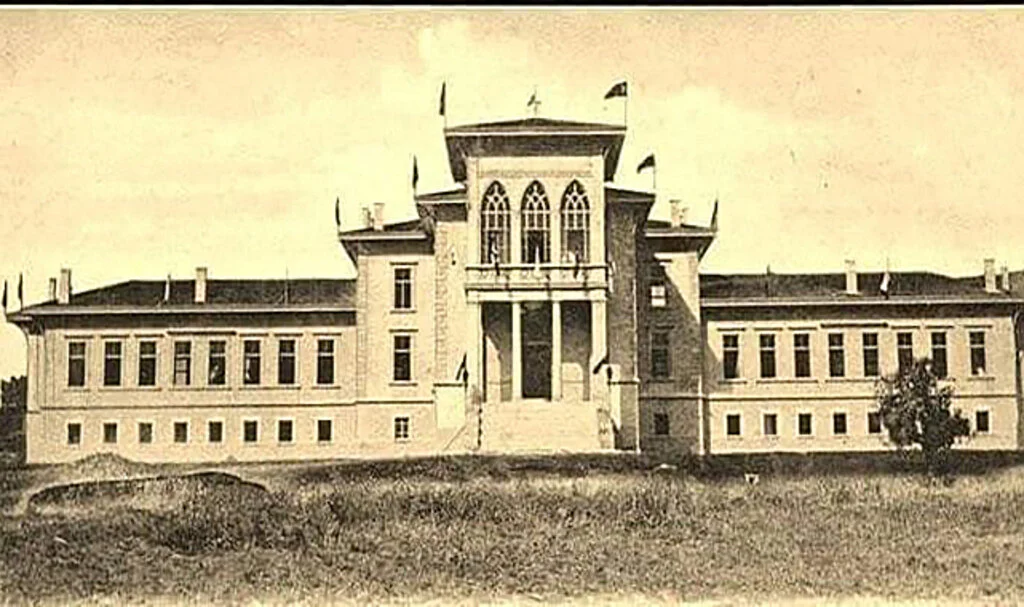Tarihçi Günaydın: 2. Abdülhamid’e Hediye Edilen Sütun Kitabesi Hak Ettiği Yere Dikilmeli