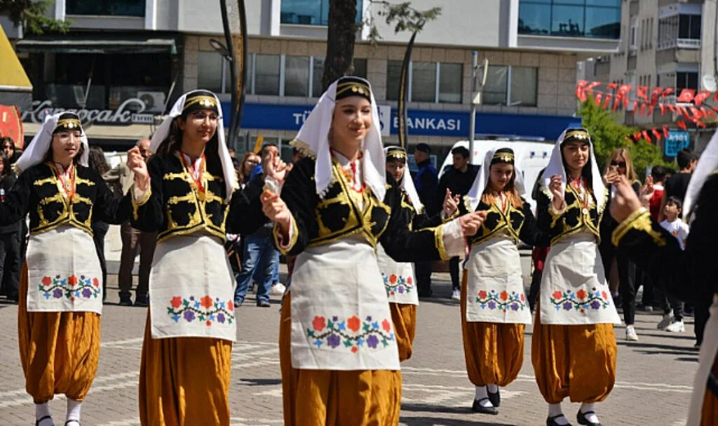 Terme'de 2024 metrelik 'Gençlik Koşusu'