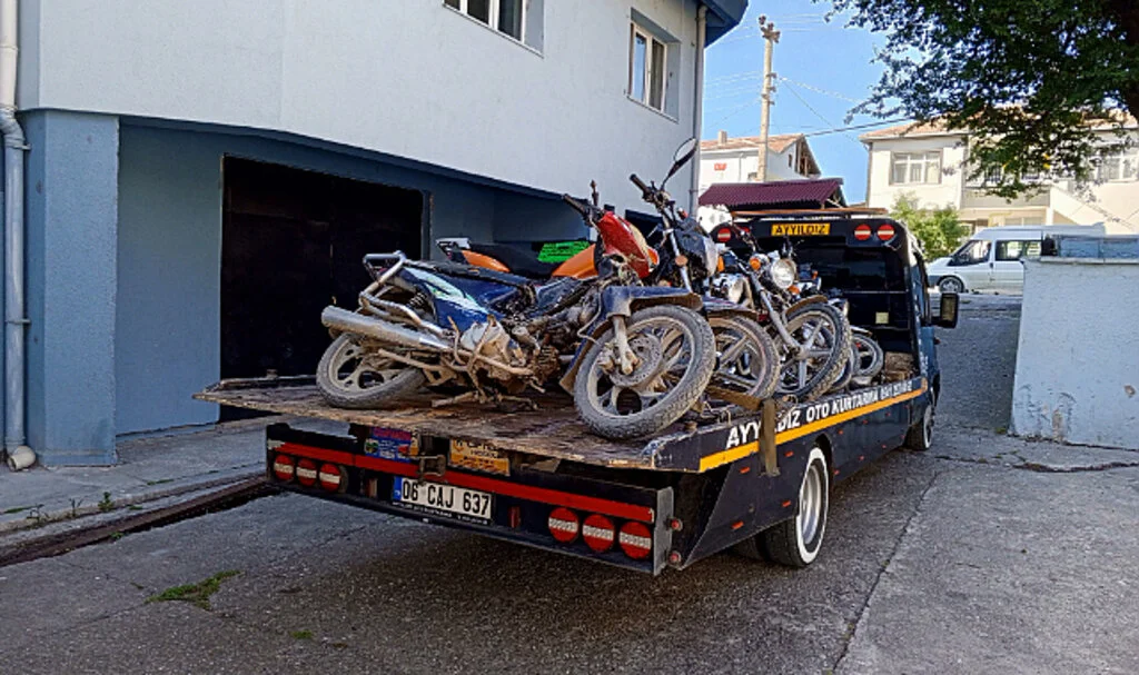 Tescilsiz 79 motosiklet otoparka çekildi