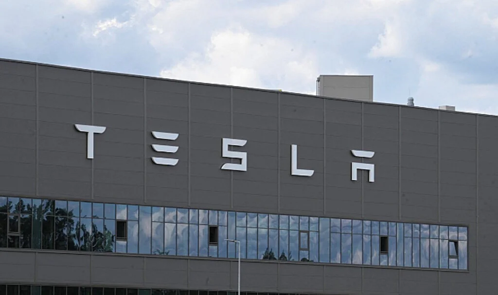 Tesla 125 bin 227 aracını geri çağıracak