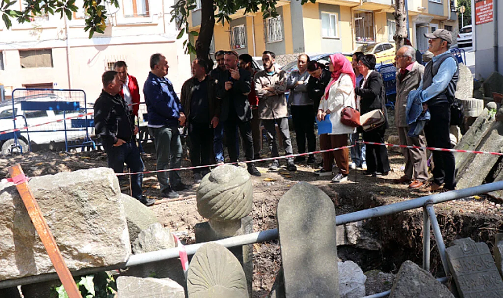Ünye'de Tarihi Cami Avlusunda Arkeolojik Sondaj Kazısı Başladı