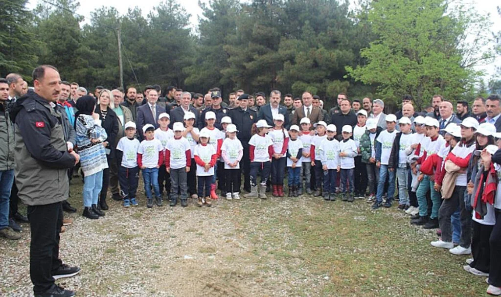 Vezirköprü'de "Orman Benim" Sloganıyla Çöp Toplama Etkinliği