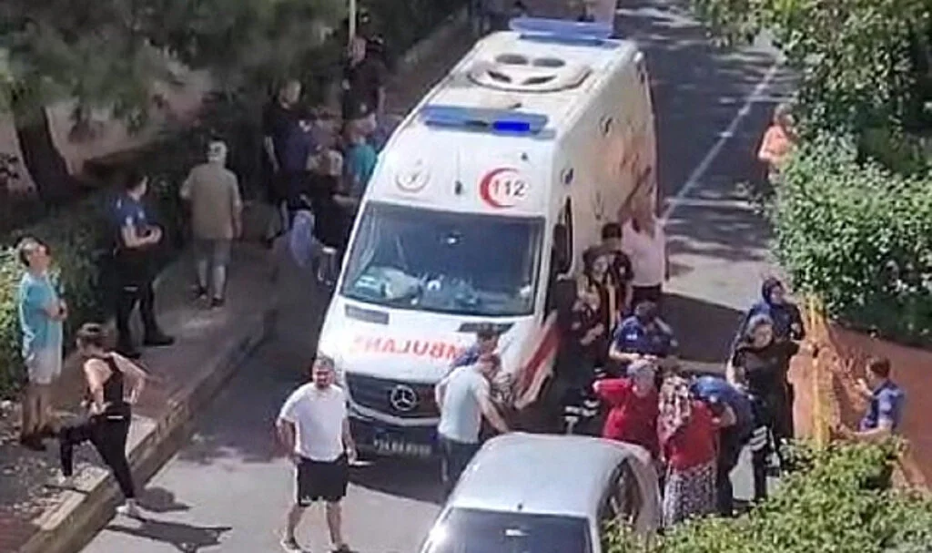 17 Yaşındaki Genç Kız 8. Kattan Düşerek Öldü