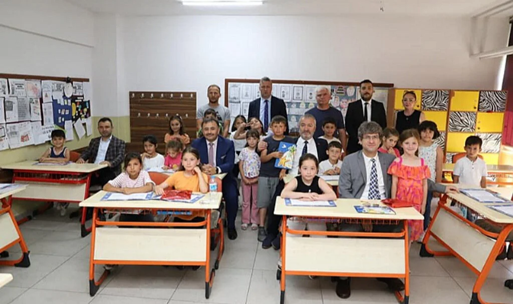 19 Mayıs ilçesinde öğrencilere karneleri verildi