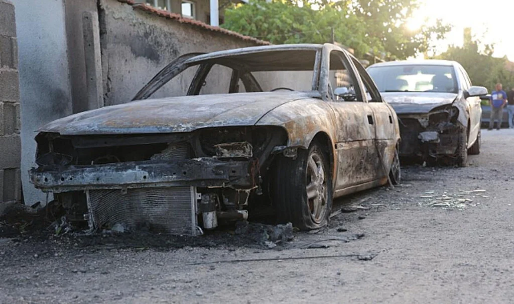 2 Otomobili Kundaklayan Kadın Tutuklandı, Yeğeni Gözaltında