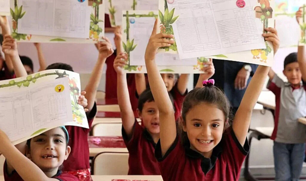 20 Milyon Öğrenci Bugün Karne Alacak