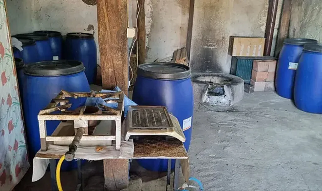 3 bin litre sahte içki ele geçirildi