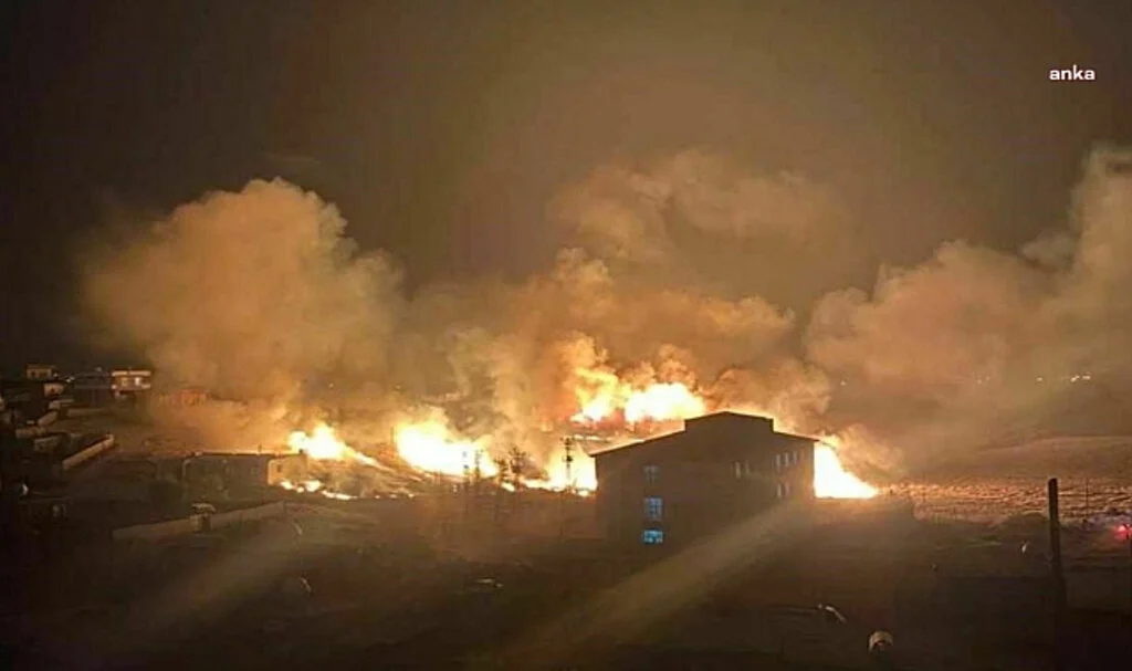 5 Kişi Öldü, 10'u Ağır 44 Kişi Yangından Etkilendi