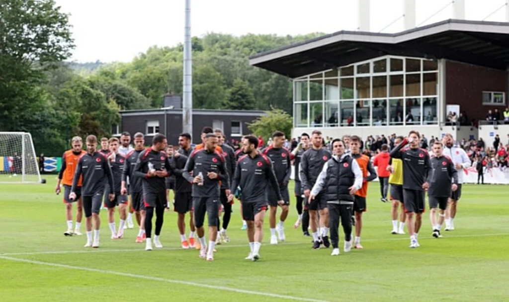 A Milli Futbol Takımı, Almanya'daki İlk İdmanını Taraftara Açık Yaptı