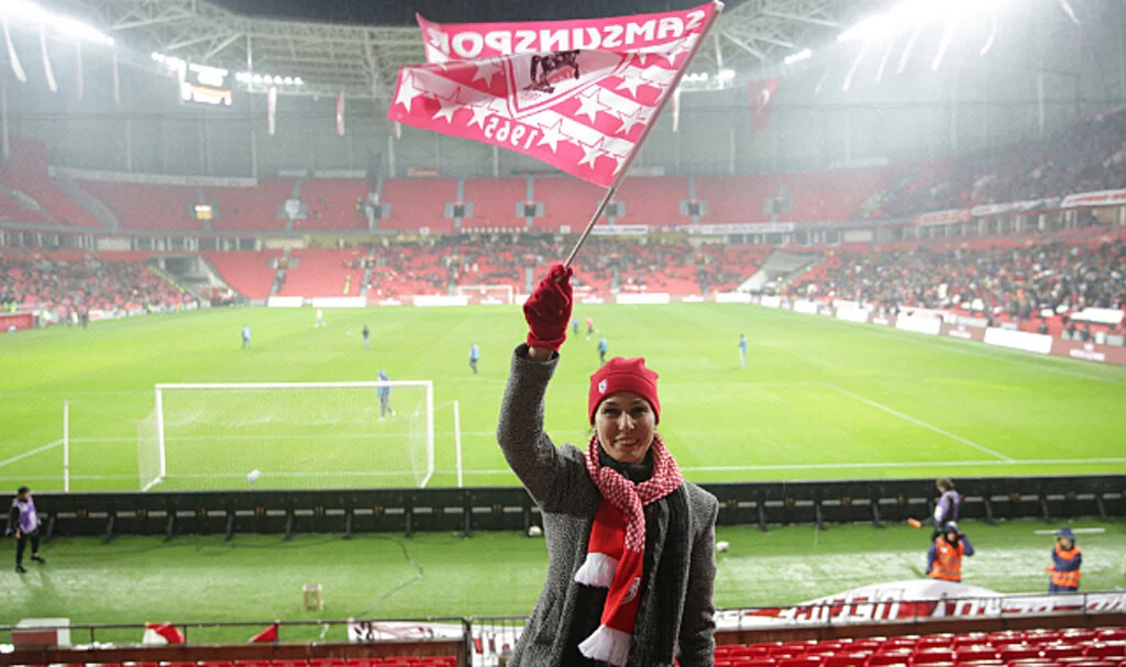 AK Parti Genel Başkan Yardımcısı Çiğdem Karaaslan Samsunspor'un 59. yılını kutladı