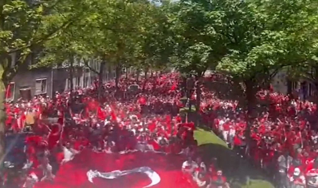 Almanya'da Türk Taraftarlar, Türkiye - Portekiz Maçına Hazır