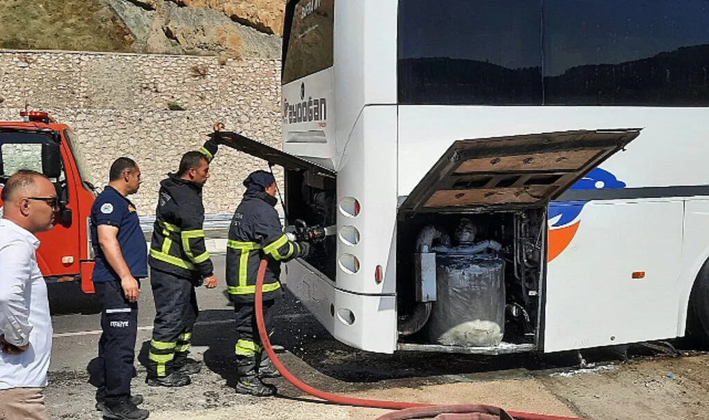 Amasya'da Yolcu Otobüsünde Çıkan Yangın Korkuttu