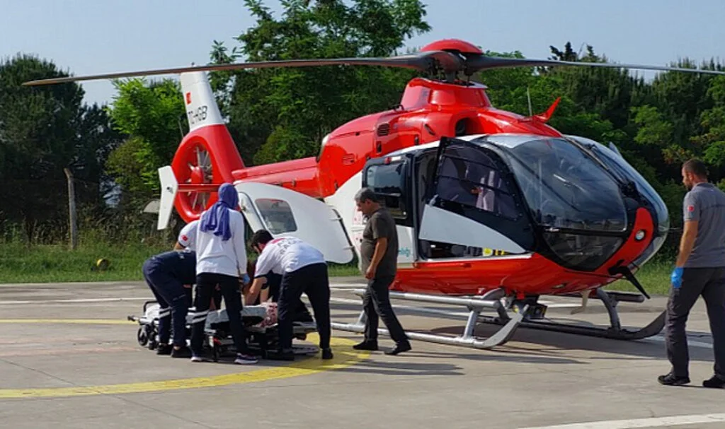 Ambulans helikopterler erken doğum riski olan genç kadın için havalandı