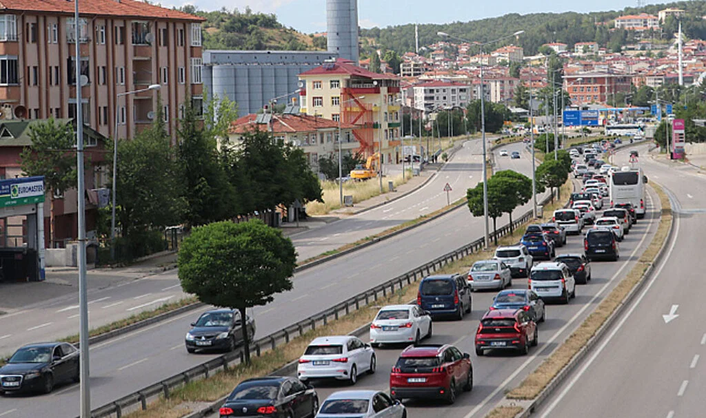 Ankara-Samsun Kara Yolunda Kurban Bayramı Trafik Yoğunluğu Devam Ediyor