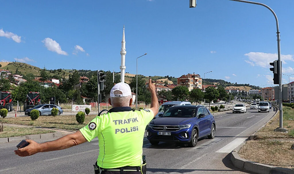 Ankara-Samsun Yolunda Trafik Yoğunluğu Devam Ediyor