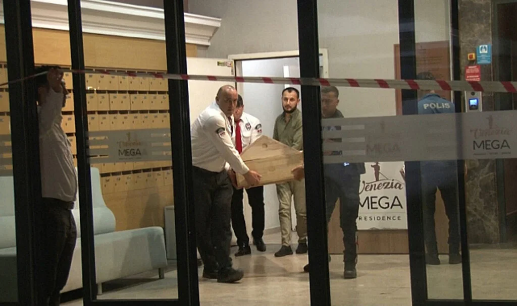 Asansör Boşluğuna Düşen Yaşlı Adam Öldü