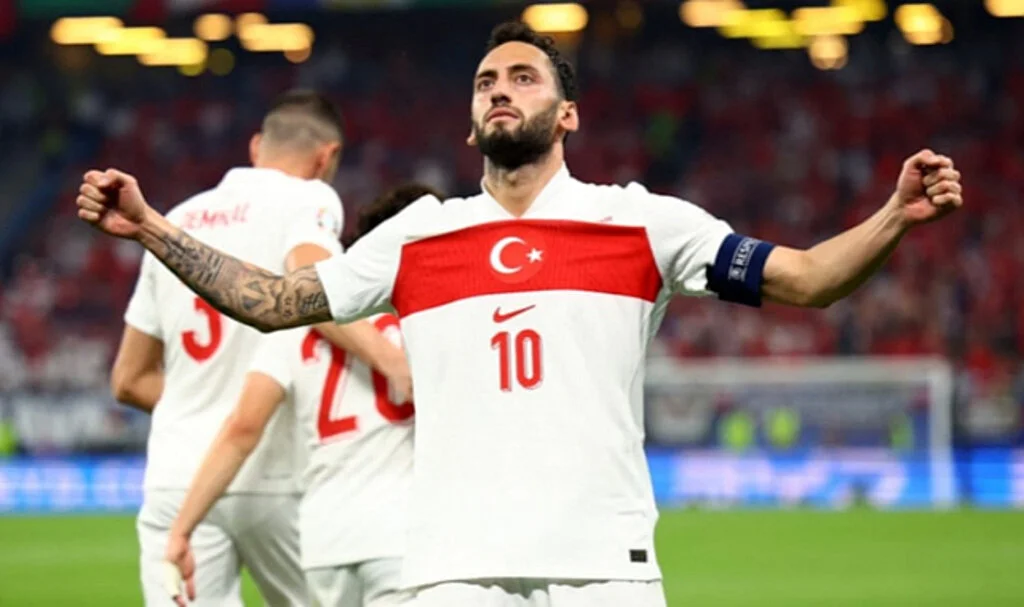 Avusturya maçında Hakan Çalhanoğlu'nun yerine iki aday