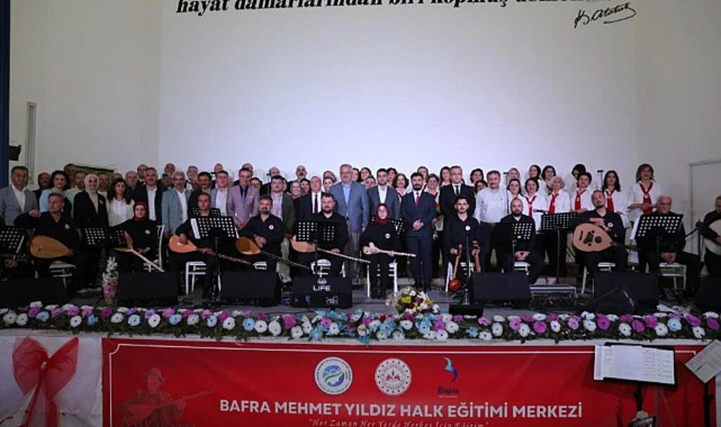 Bafra'da Coşkulu Türk Müziği Konseri