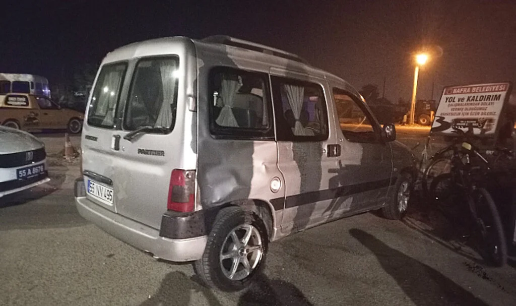 Bafra'da Hafif Ticari Araç ile Motosiklet Çarpıştı: 1 Yaralı