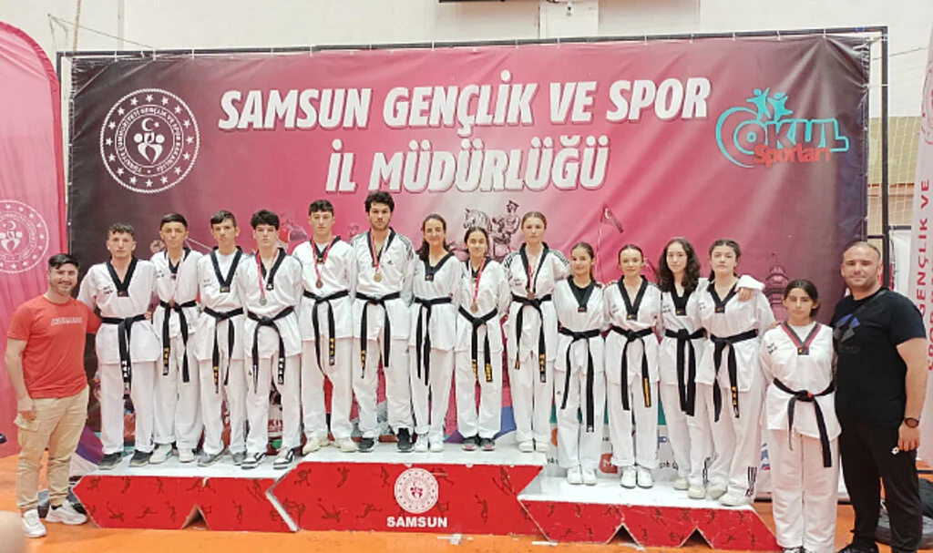 Bafralı Gençler Tekvando Şampiyonasında Parladı
