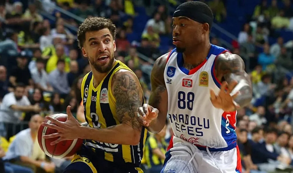 Basketbol Süper Ligi'nde Heyecan Başlıyor: Fenerbahçe Beko ve Anadolu Efes Karşı Karşıya!