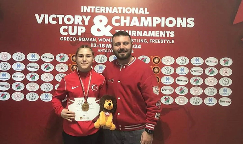 Bayburtlu Beyzanur Akkuş U17 Avrupa Güreş Şampiyonası'nda Altın Madalya Kazandı
