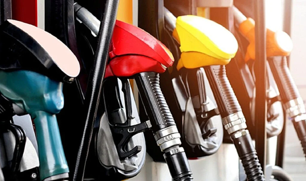 Benzin ve Motorine Zam Ertelendi