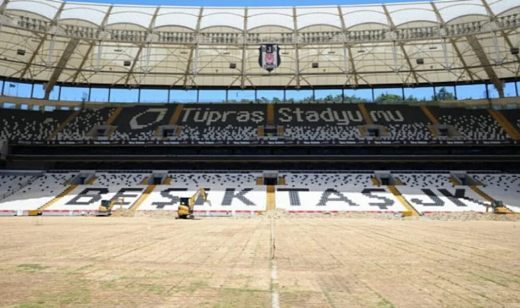 Beşiktaş stat zeminini yeniliyor