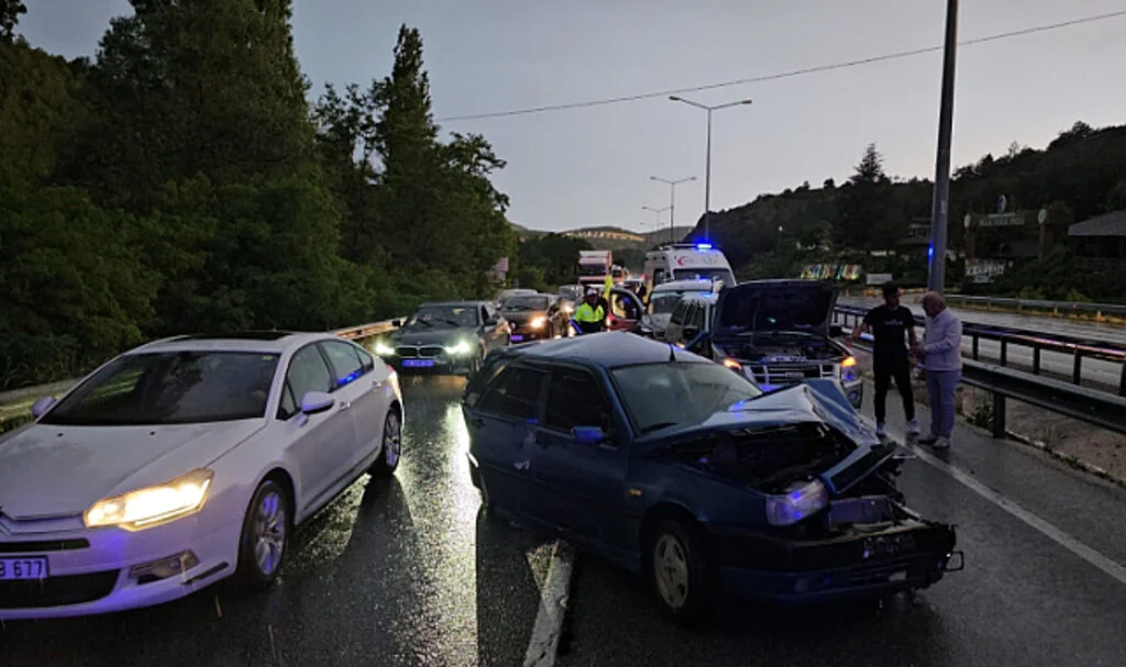 Çorum'da Zincirleme Trafik Kazası: 8 Yaralı