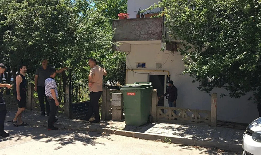 Dehşet: Eşini ve Akrabalarını Yaraladı