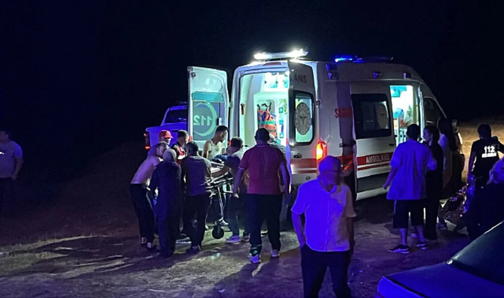 Denize Düşen Kızını Kurtarmak İsterken Boğuldu