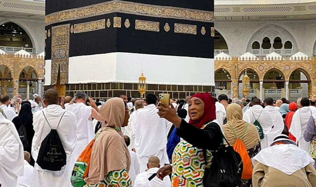 Diyanet'ten hacı adaylarına Kabe'de canlı yayın uyarısı