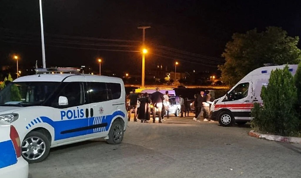 Düğünde Yorgun Mermi İsabet Etti: 2 Kişi Yaralandı