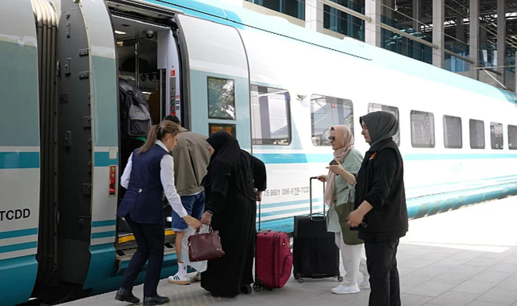 Emeklilere Trenlerde Yüzde 10 İndirim Fırsatı