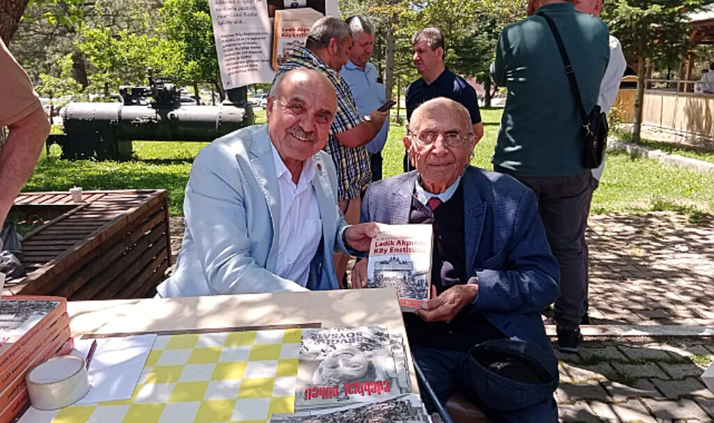 Enstitülü Tombuloğlu duygusal anlar yaşadı