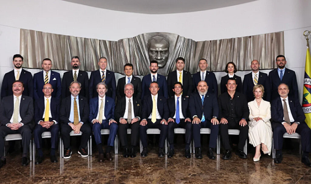 Fenerbahçe'de Yeni Yönetim Mazbatalarını Aldı