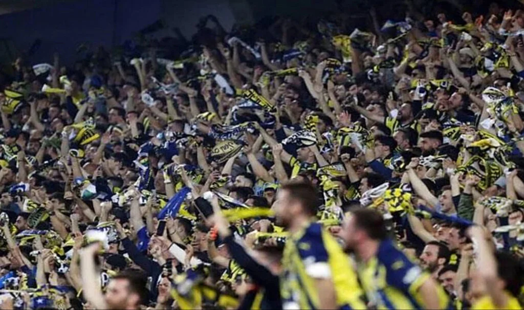 Fenerbahçe'nin Yeni Sezon Forması Sızdırıldı: Taraftardan Tepki Yağdı