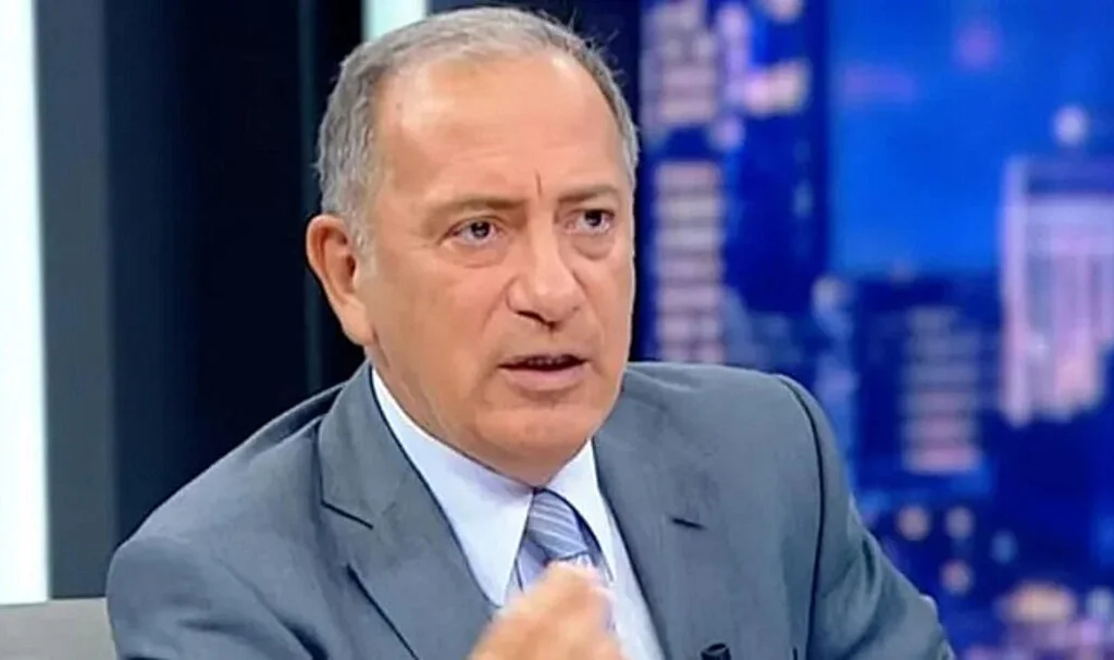 Gazeteci Fatih Altaylı'ya Kaldırımda Motosiklet Çarptı