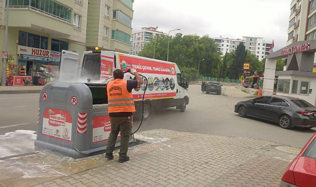 İlkadım Belediyesi Temizlik Çalışmalarına Hız Kesmeden Devam Ediyor