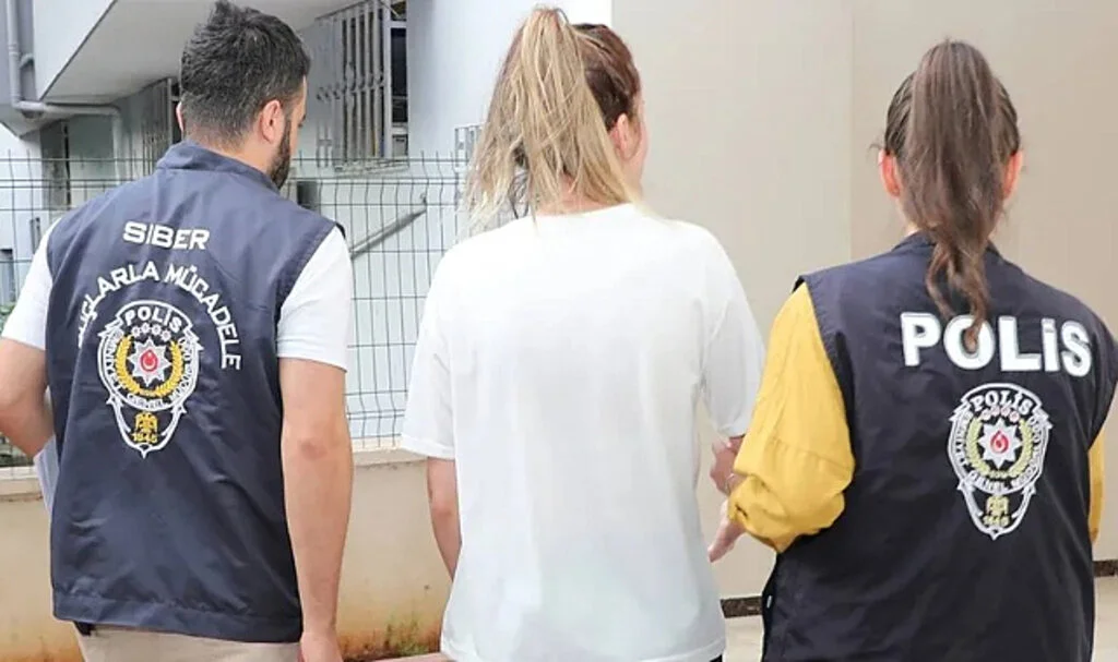 İnternetten Müstehcen Yayına Dört Tutuklama